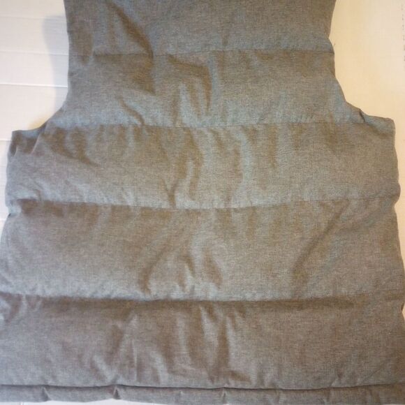 Old Navy puffer vest with zipper and button closure and hidden pocket - Picture 5 of 8